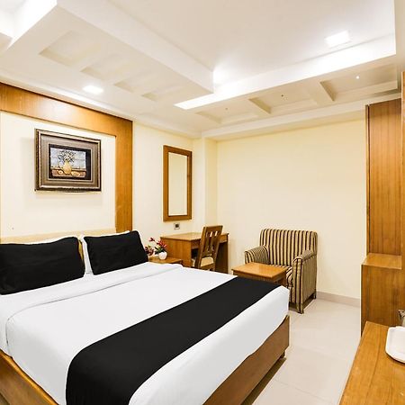 Super Townhouse Oak Alandur Near Chennai Airport Formerly Vijay Park Exterior foto