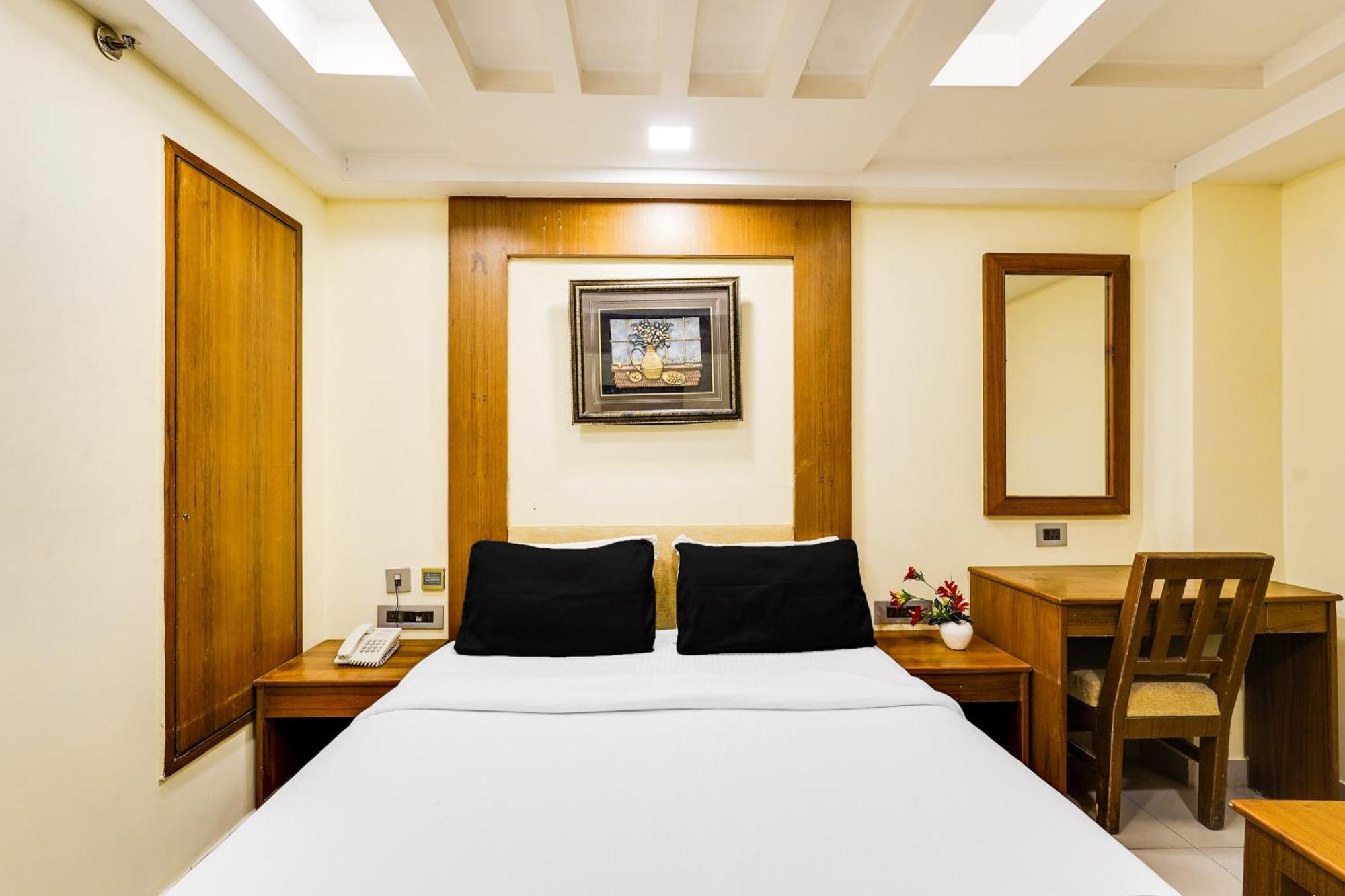 Super Townhouse Oak Alandur Near Chennai Airport Formerly Vijay Park Exterior foto