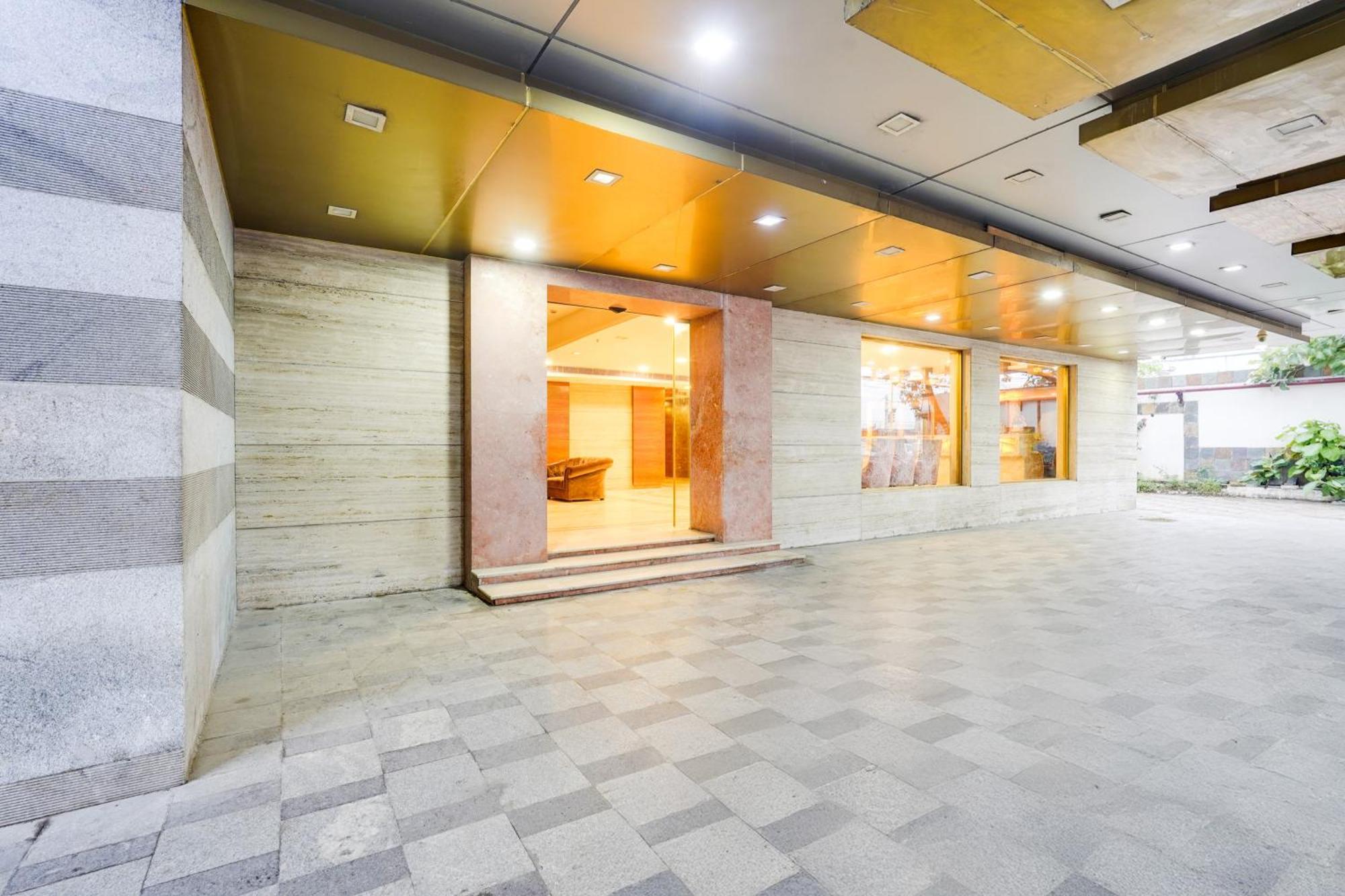 Super Townhouse Oak Alandur Near Chennai Airport Formerly Vijay Park Exterior foto