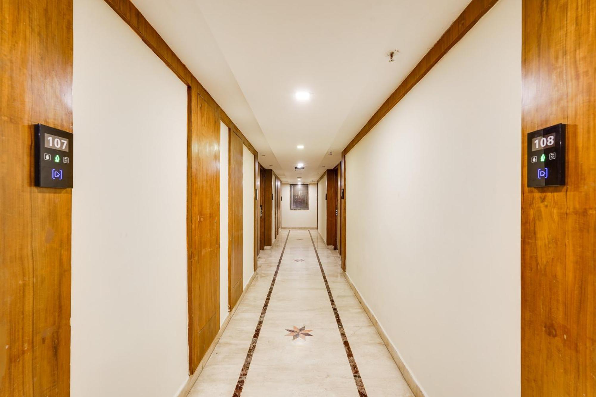 Super Townhouse Oak Alandur Near Chennai Airport Formerly Vijay Park Exterior foto